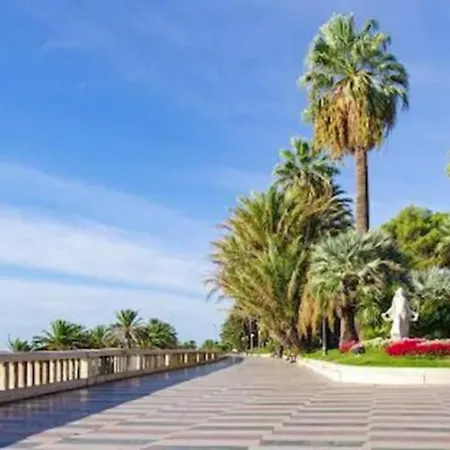 Con Giardino In Totale Relax Al Mare - #essenzedimaresanremo * سانريمو
