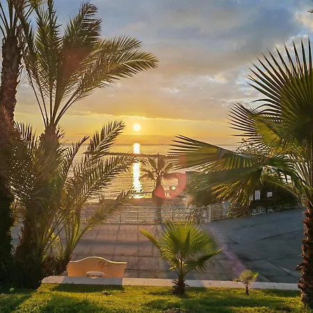 Con Giardino A Pochi Minuti Dal Mare - #essenzedimaresanremo